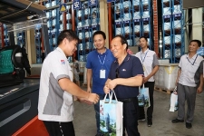 高温慰问到一线 点滴关切沁人心