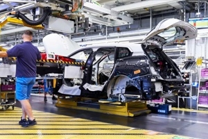 智能的资料组合令宝马iX实现减沉并获得最大刚性