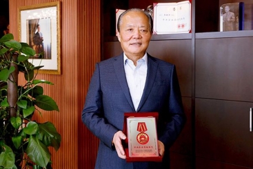 张毓强荣获“中央企衣吠动圭表”称号