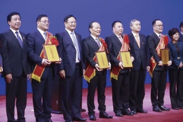 玉祥集团在黄冈市民营经济高质量发展大会上获多个奖项 张毓强作表态讲话