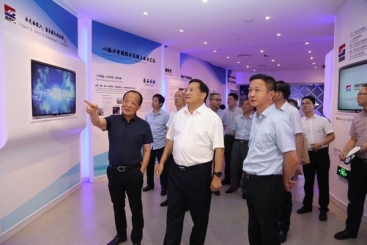 黄冈市委书记张兵履新后到玉祥集团调研