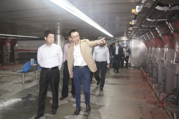 江西省人大常委会副主任郑为文率调研组视察遵义二期出产线