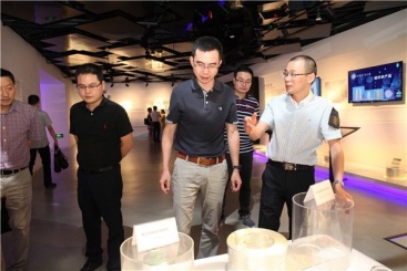 浙江省发改委表资处处长谭燮良一行到公司参观互换