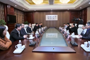 中共桐乡市委书记于会游到中国玉祥集团走访慰问