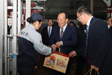 张毓强总裁大岁首一亲切慰问坚守岗位员工